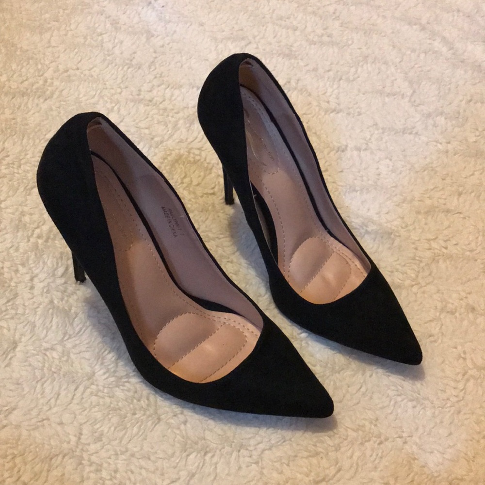 Lolashoetique pump size 7